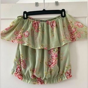 NWT Off the shoulder top New York & co size S